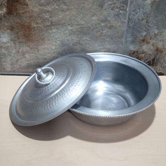 Vintage BW Buenilum Hammered Aluminum Serving Dish with Lid - Picture 7 of 8
